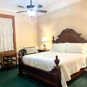 The Eastland Historic Hotel- Imperial Room